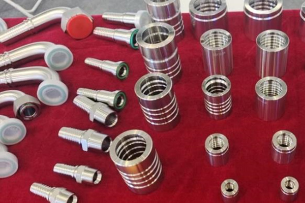 為什么越來越多的用戶選擇不銹鋼過渡接頭? 圖1